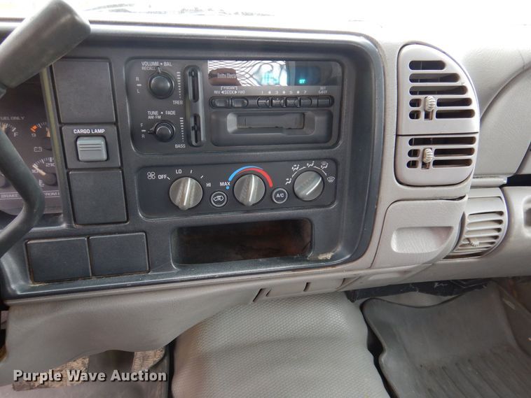 image for item IO9332 2000 Chevrolet C3500  flatbed pickup truck