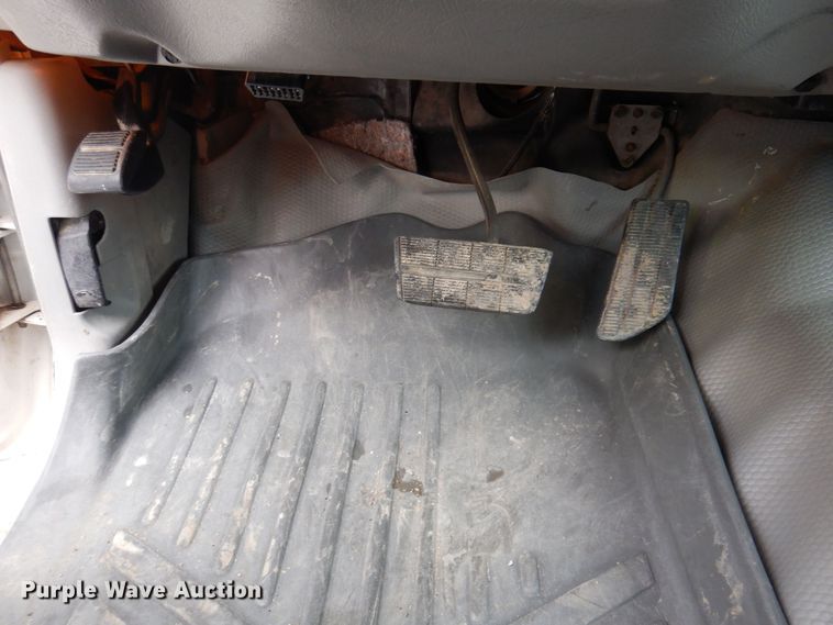 image for item IO9332 2000 Chevrolet C3500  flatbed pickup truck