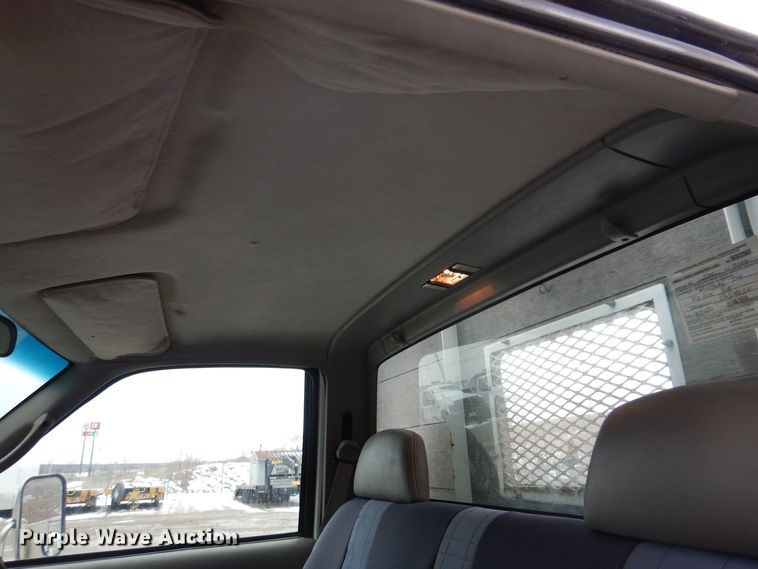 image for item IO9332 2000 Chevrolet C3500  flatbed pickup truck