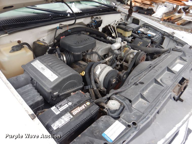 image for item IO9332 2000 Chevrolet C3500  flatbed pickup truck