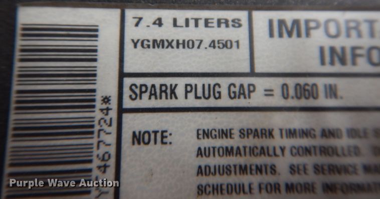 image for item IO9332 2000 Chevrolet C3500  flatbed pickup truck