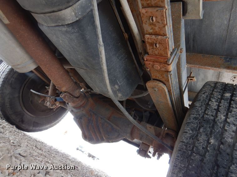 image for item IO9332 2000 Chevrolet C3500  flatbed pickup truck