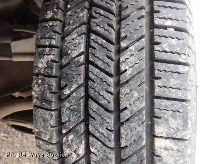 image for item IO9332 2000 Chevrolet C3500  flatbed pickup truck