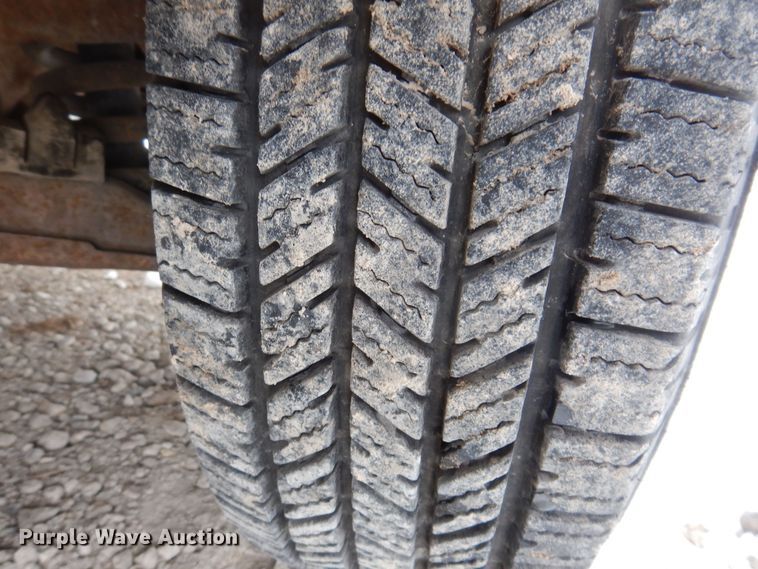 image for item IO9332 2000 Chevrolet C3500  flatbed pickup truck