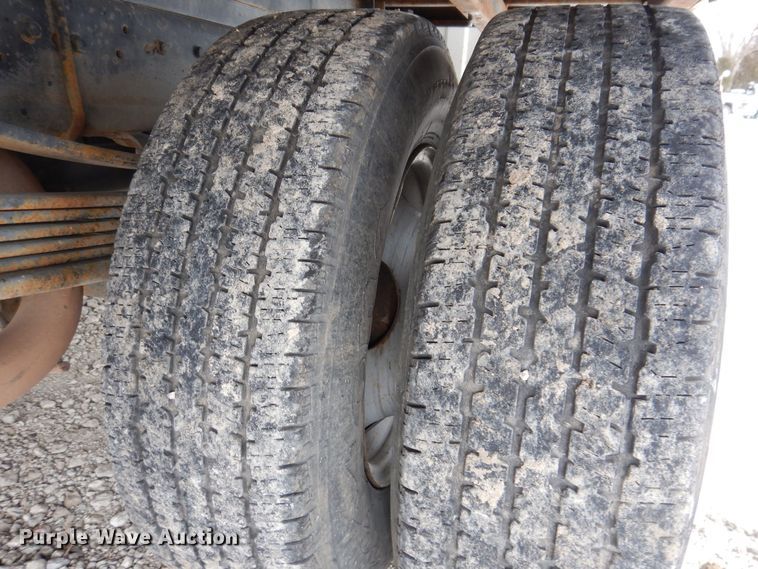 image for item IO9332 2000 Chevrolet C3500  flatbed pickup truck