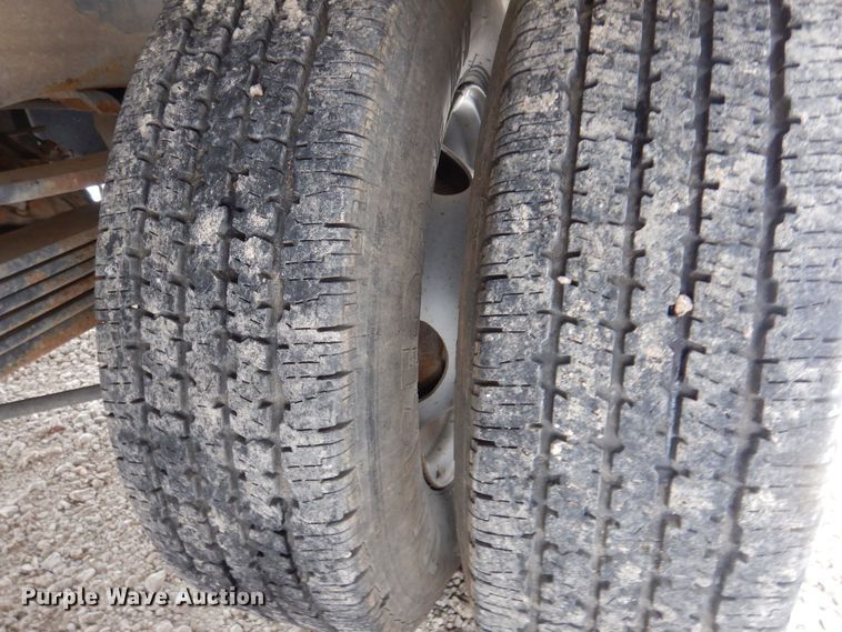 image for item IO9332 2000 Chevrolet C3500  flatbed pickup truck