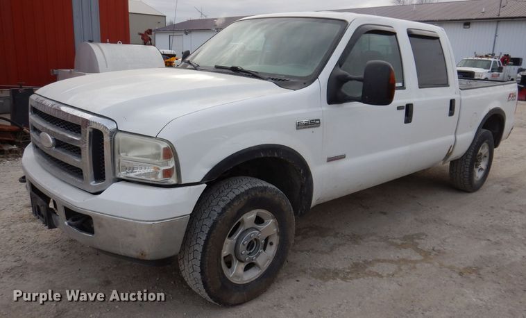 image for item IO9353 2007 Ford F250 XLT  Crew Cab pickup truck