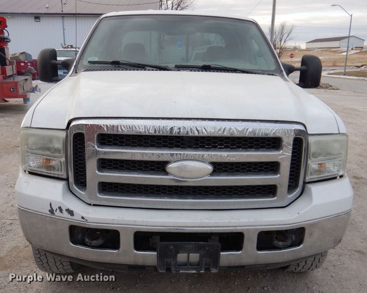 image for item IO9353 2007 Ford F250 XLT  Crew Cab pickup truck