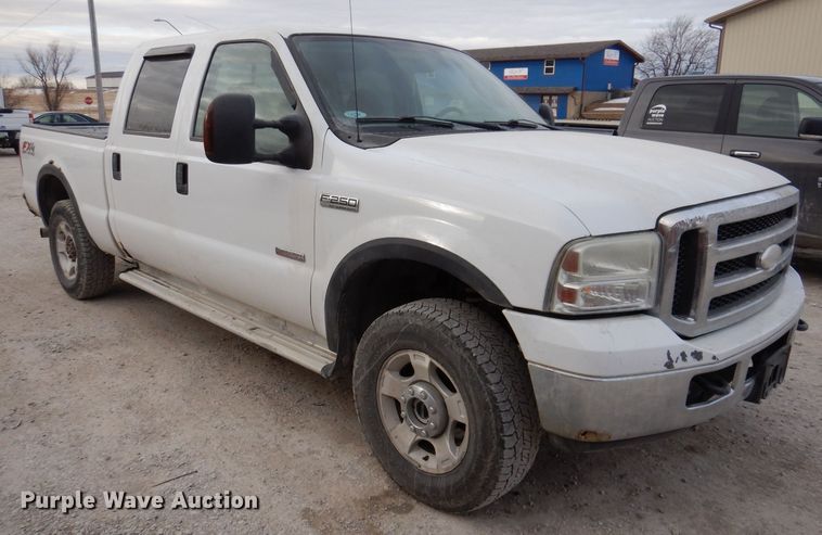 image for item IO9353 2007 Ford F250 XLT  Crew Cab pickup truck