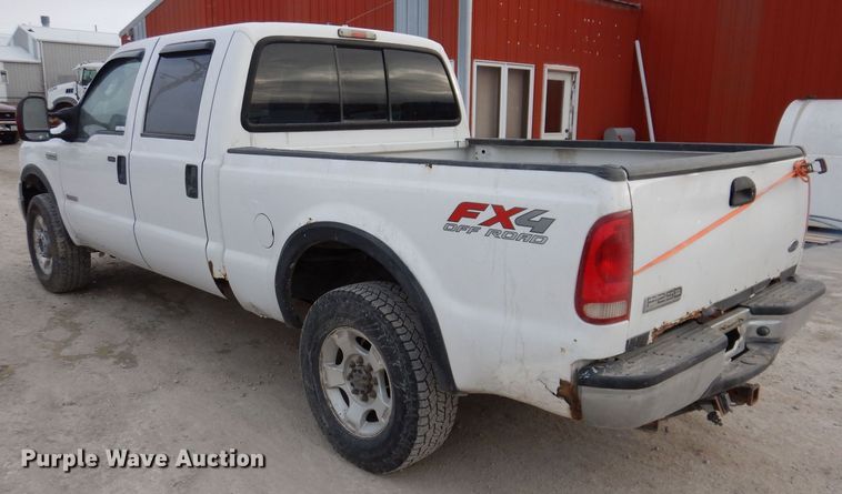image for item IO9353 2007 Ford F250 XLT  Crew Cab pickup truck