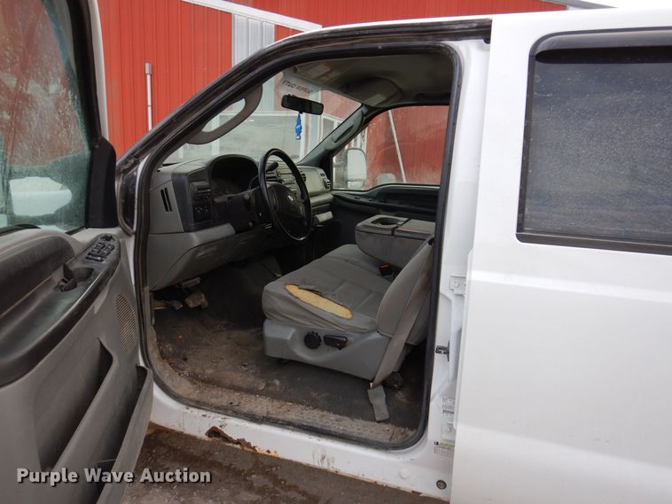 image for item IO9353 2007 Ford F250 XLT  Crew Cab pickup truck