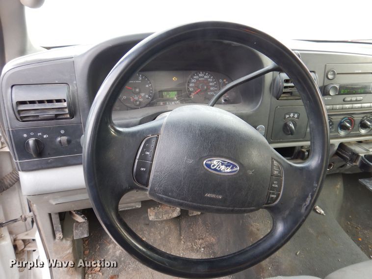 image for item IO9353 2007 Ford F250 XLT  Crew Cab pickup truck