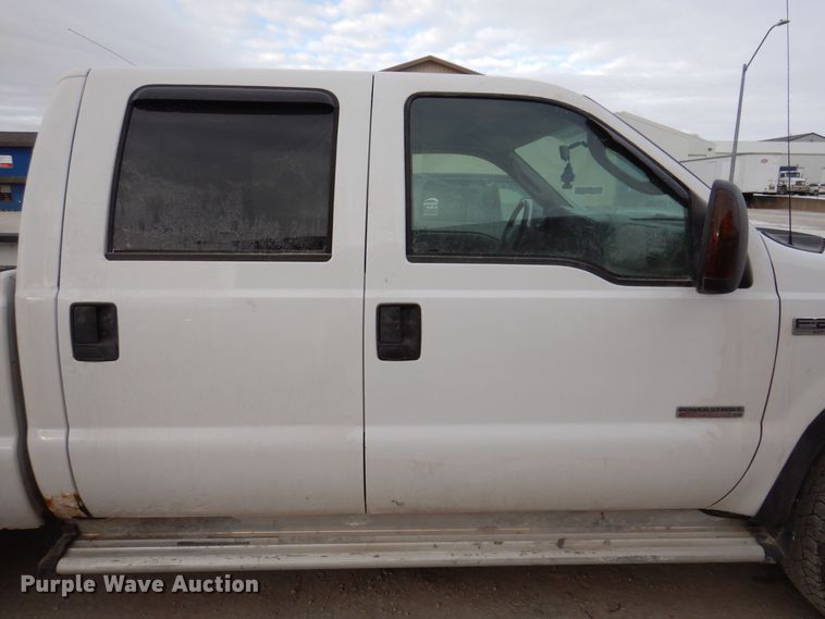 image for item IO9353 2007 Ford F250 XLT  Crew Cab pickup truck