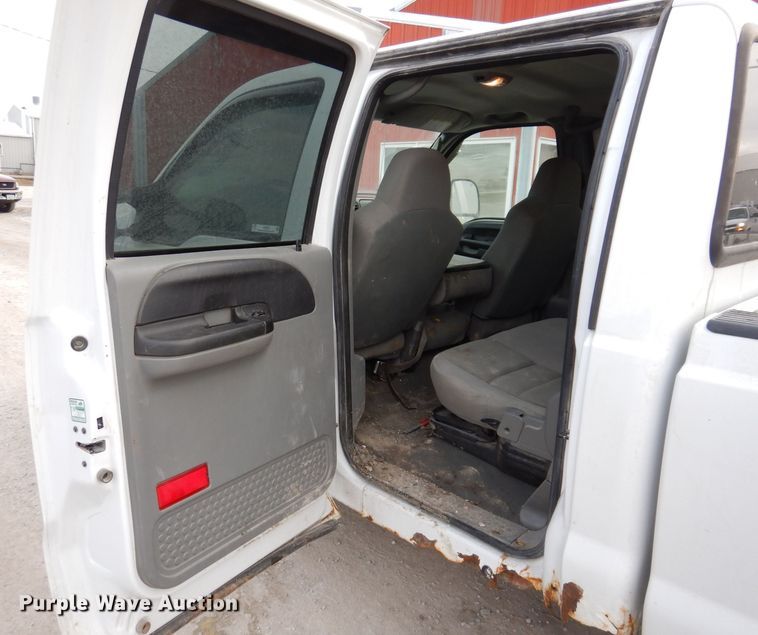 image for item IO9353 2007 Ford F250 XLT  Crew Cab pickup truck