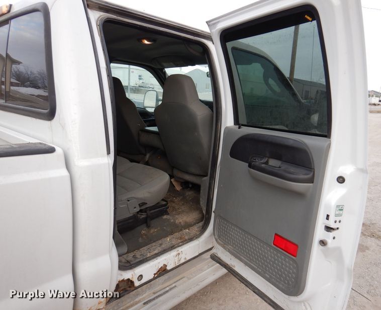 image for item IO9353 2007 Ford F250 XLT  Crew Cab pickup truck