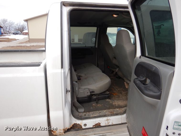 image for item IO9353 2007 Ford F250 XLT  Crew Cab pickup truck