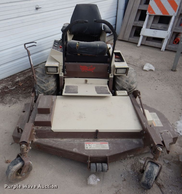 image for item IO9356 Grasshopper 9561S  lawn mower