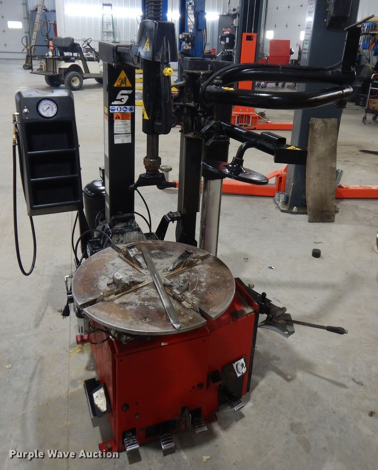 Snapon tire machine in Ottumwa, IA Item IO9366 sold Purple Wave