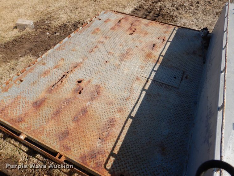 image for item IO9374 Flatbed