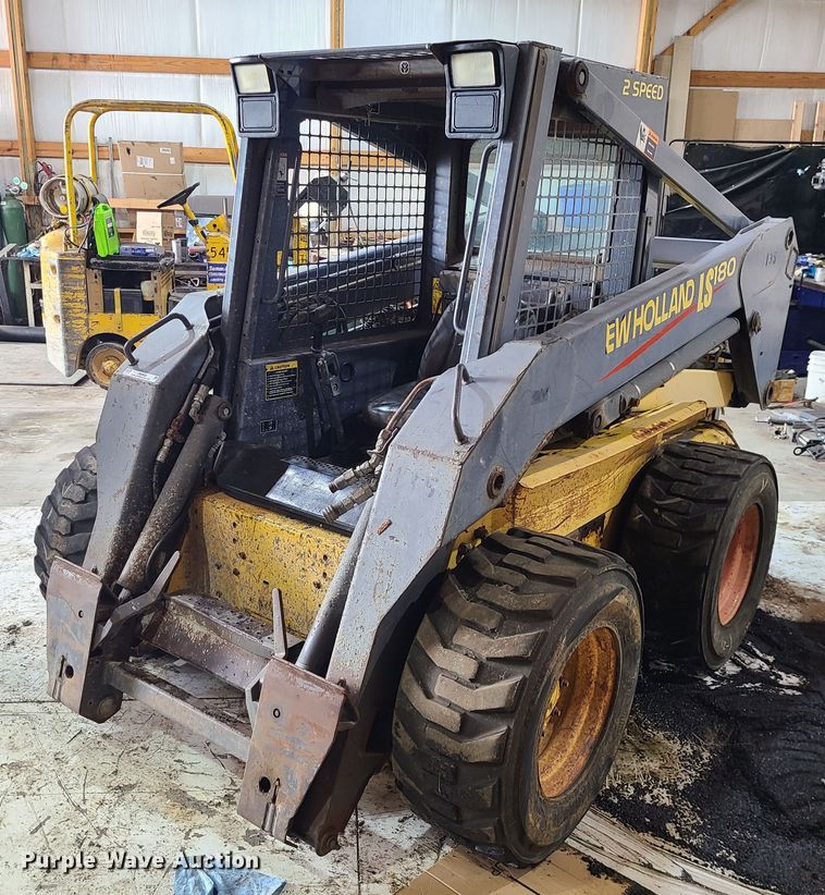 image for item JG9462 2000 New Holland LS180  skid steer loader