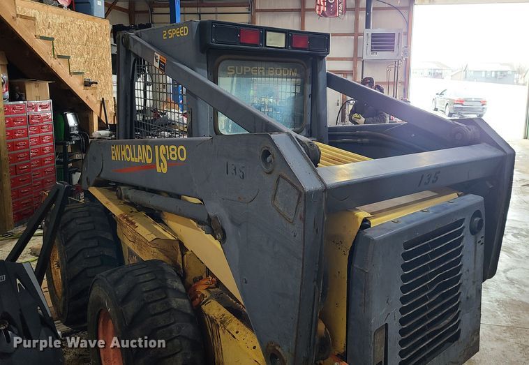 image for item JG9462 2000 New Holland LS180  skid steer loader