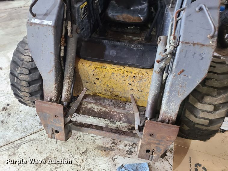 image for item JG9462 2000 New Holland LS180  skid steer loader