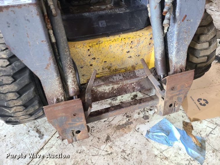 image for item JG9462 2000 New Holland LS180  skid steer loader