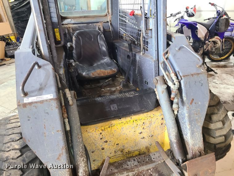 image for item JG9462 2000 New Holland LS180  skid steer loader
