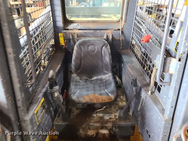 image for item JG9462 2000 New Holland LS180  skid steer loader