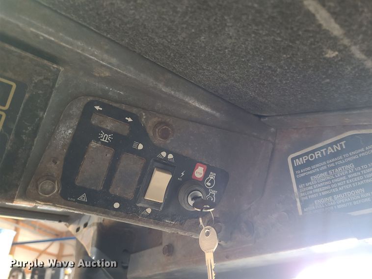 image for item JG9462 2000 New Holland LS180  skid steer loader