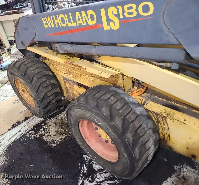 image for item JG9462 2000 New Holland LS180  skid steer loader