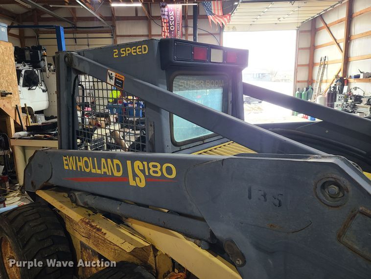 image for item JG9462 2000 New Holland LS180  skid steer loader