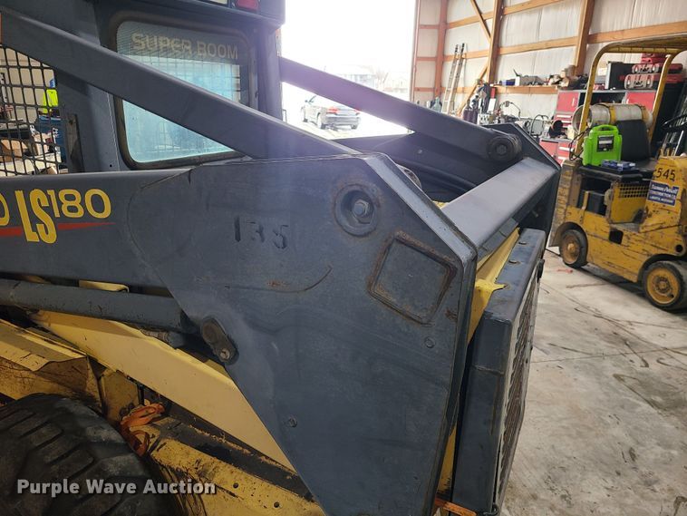 image for item JG9462 2000 New Holland LS180  skid steer loader