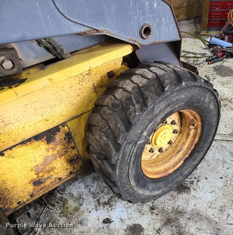 image for item JG9462 2000 New Holland LS180  skid steer loader