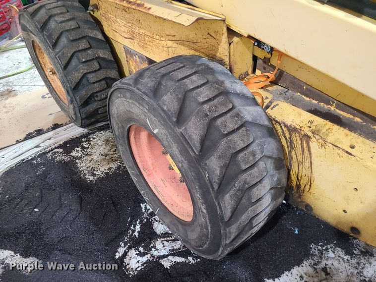 image for item JG9462 2000 New Holland LS180  skid steer loader