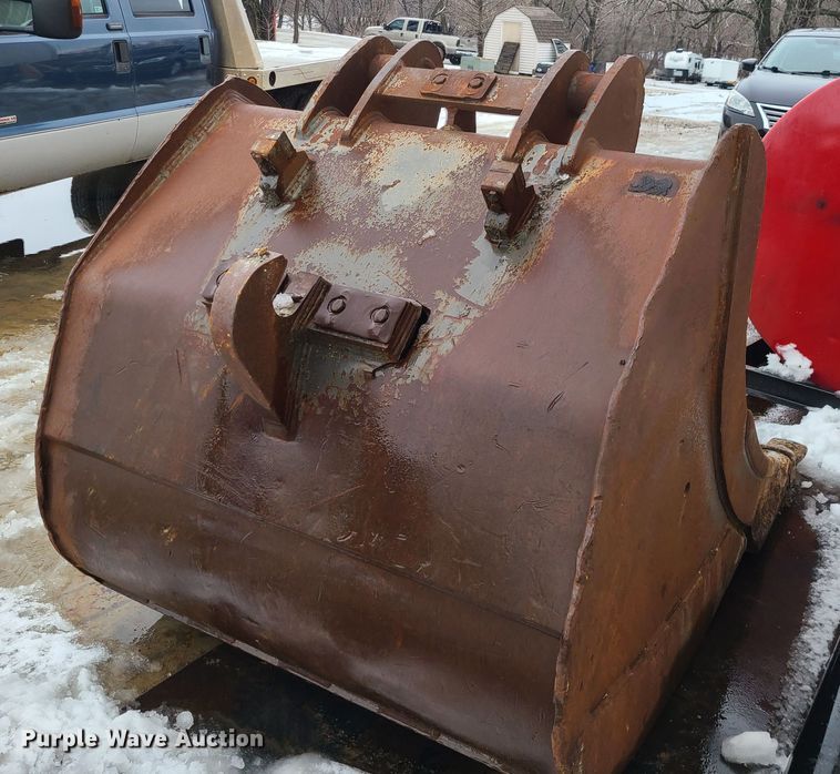 image for item JG9469 Volvo  excavator bucket