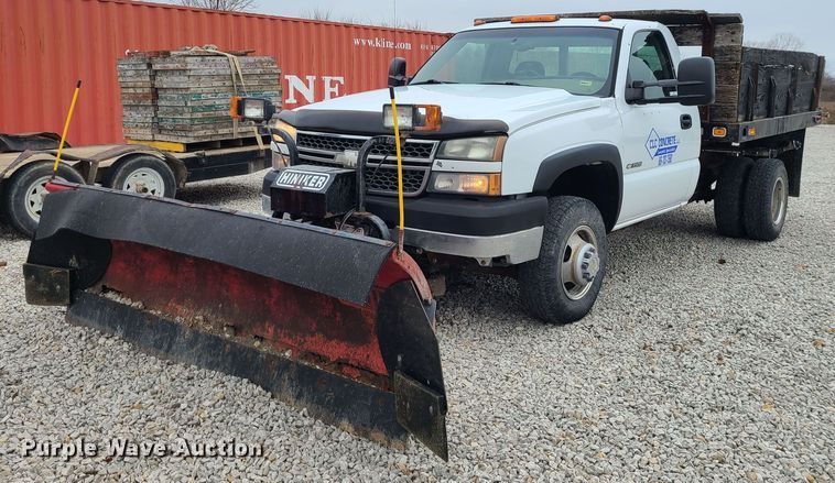 image for item JG9472 2005 Chevrolet Silverado 3500  dump bed pickup truck