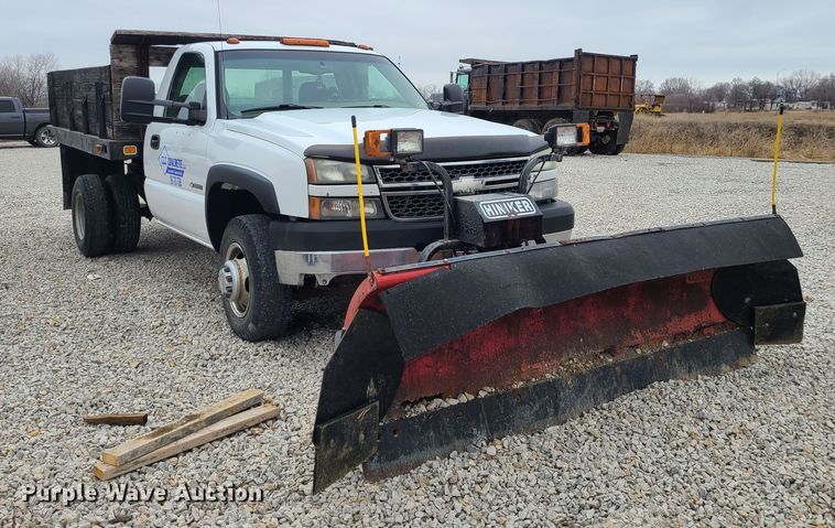 image for item JG9472 2005 Chevrolet Silverado 3500  dump bed pickup truck