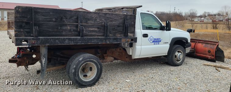 image for item JG9472 2005 Chevrolet Silverado 3500  dump bed pickup truck