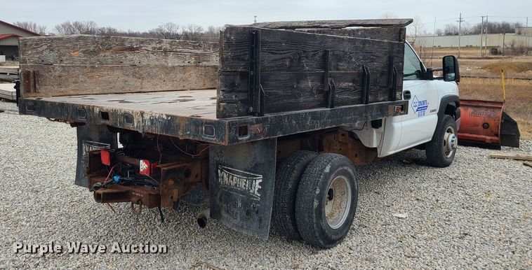 image for item JG9472 2005 Chevrolet Silverado 3500  dump bed pickup truck