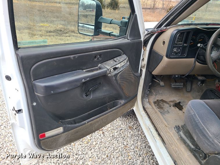 image for item JG9472 2005 Chevrolet Silverado 3500  dump bed pickup truck