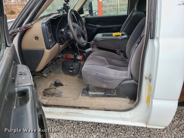 image for item JG9472 2005 Chevrolet Silverado 3500  dump bed pickup truck