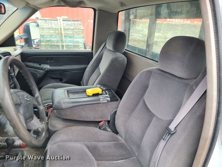 image for item JG9472 2005 Chevrolet Silverado 3500  dump bed pickup truck