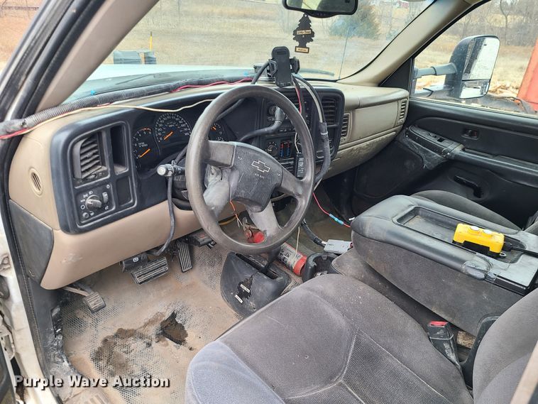 image for item JG9472 2005 Chevrolet Silverado 3500  dump bed pickup truck