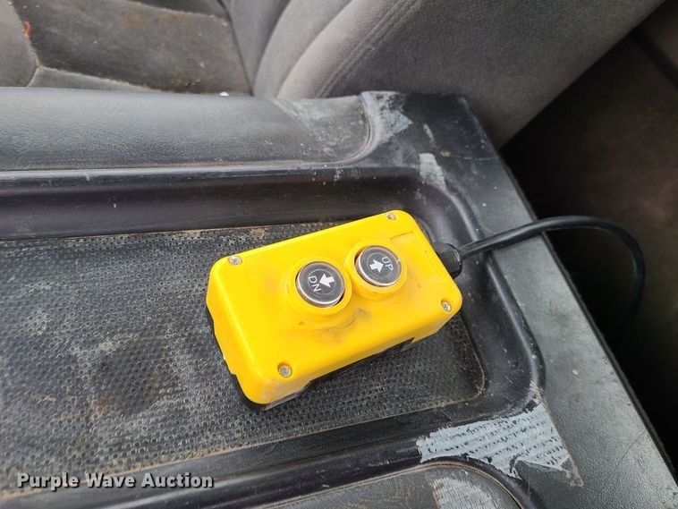 image for item JG9472 2005 Chevrolet Silverado 3500  dump bed pickup truck