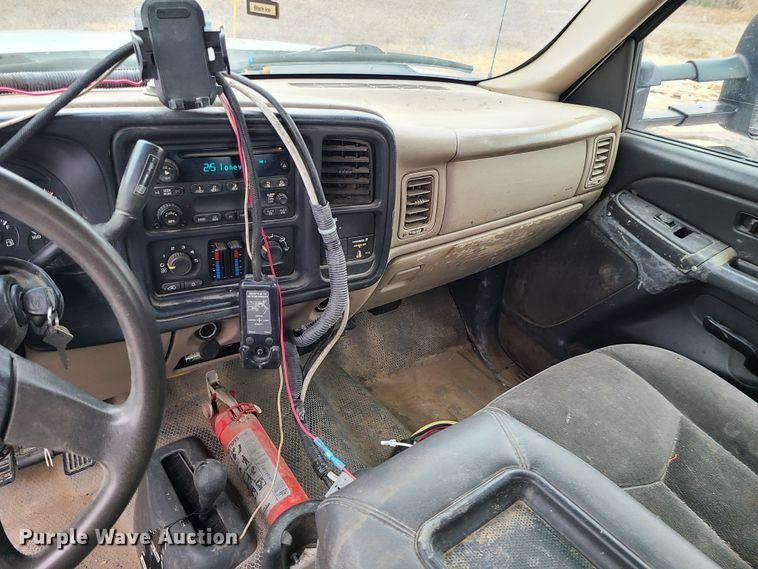 image for item JG9472 2005 Chevrolet Silverado 3500  dump bed pickup truck