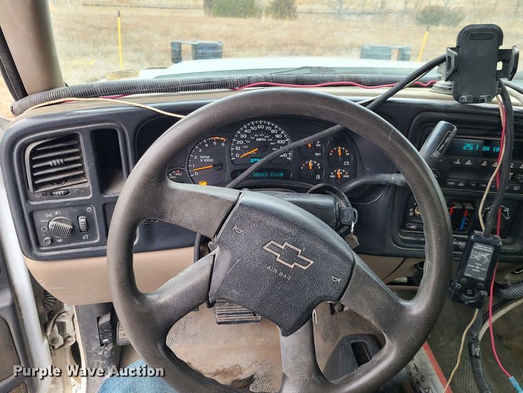 image for item JG9472 2005 Chevrolet Silverado 3500  dump bed pickup truck