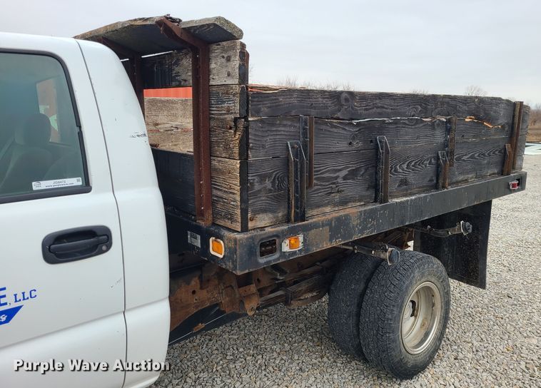 image for item JG9472 2005 Chevrolet Silverado 3500  dump bed pickup truck