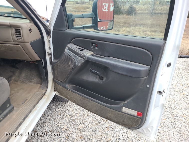 image for item JG9472 2005 Chevrolet Silverado 3500  dump bed pickup truck