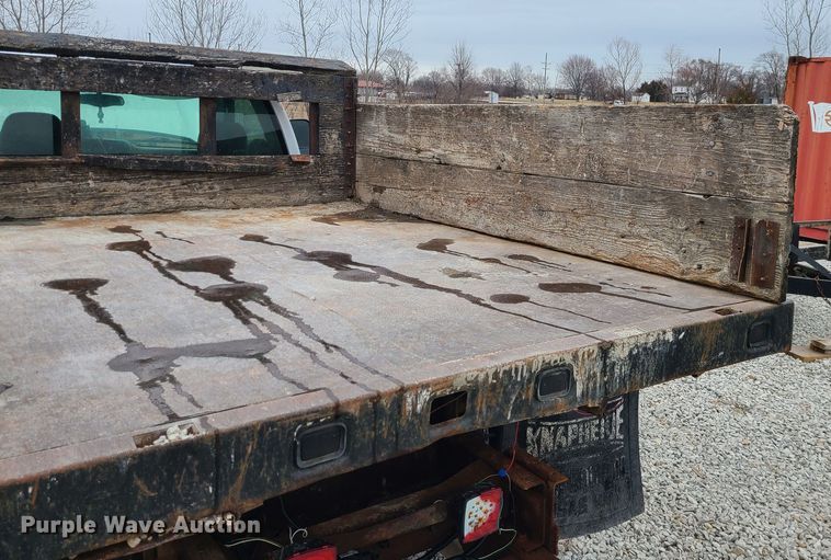 image for item JG9472 2005 Chevrolet Silverado 3500  dump bed pickup truck